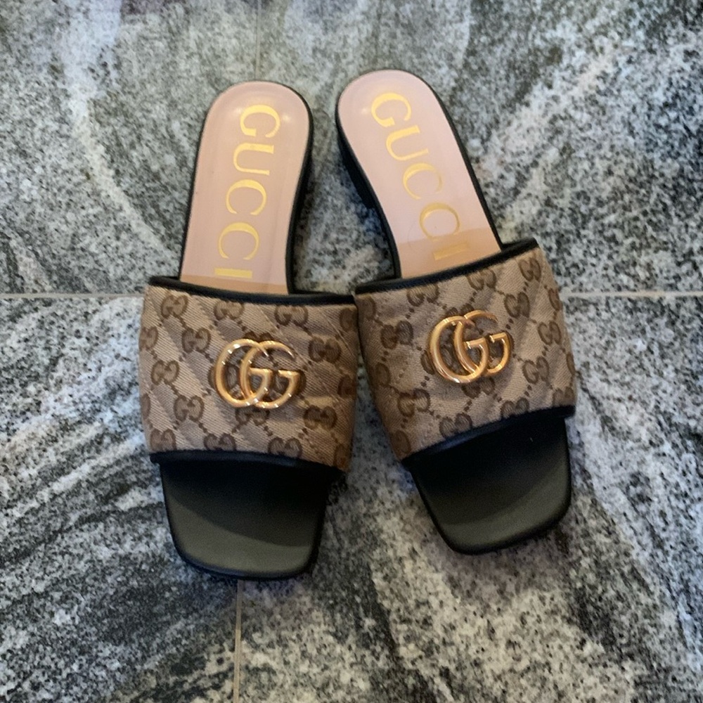 WOMENS GUCCI SIZE SIZE 39.5 CLASSIC LOAFER WITH BROWN LEATHER SOLES